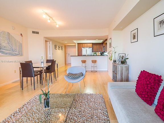5th image of 401 SW 4th Ave APT 1005
