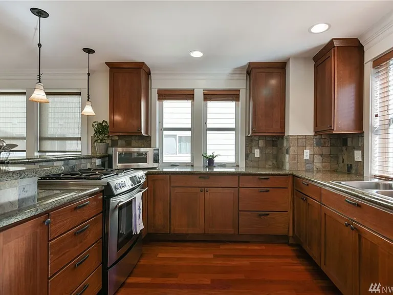 4322B Francis Ave N — Photo 4