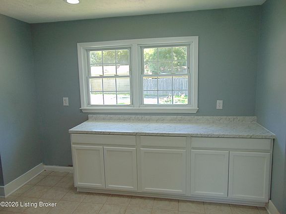 5th image of 7009 Rainbow Dr