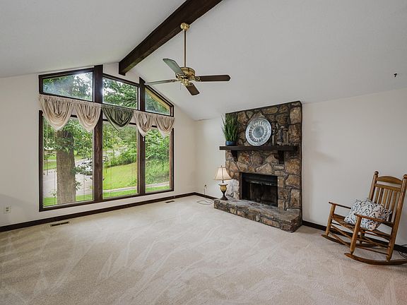 4th image of 2025 Diane Ln