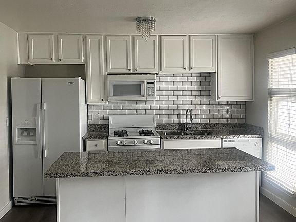 4th image of 408 W Earll Dr APT 2