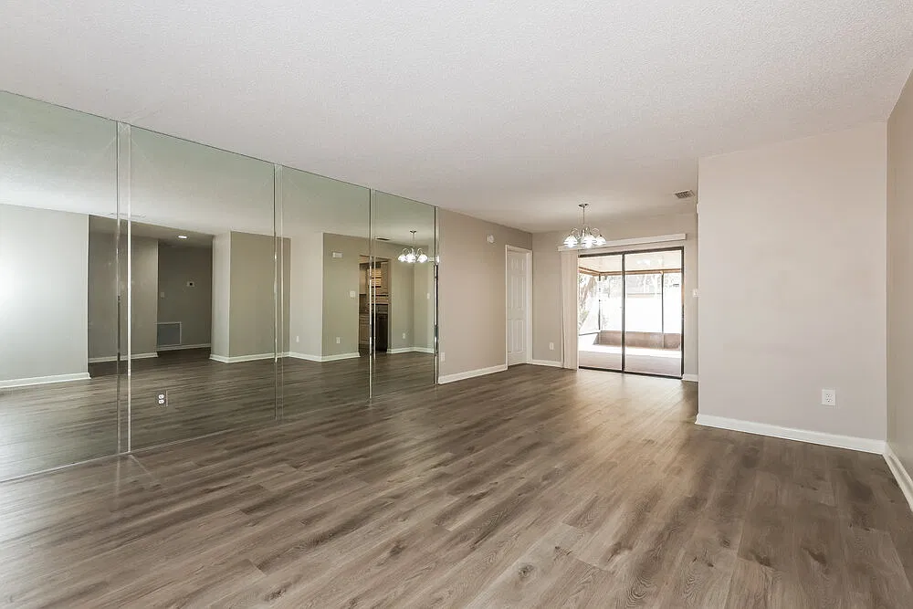 3 bed, 2.0 bath, 1545 sqft, $2,105 — Photo 3