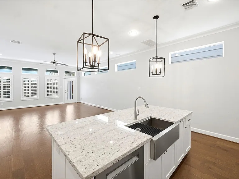 4208 Koehler St #B — Photo 10