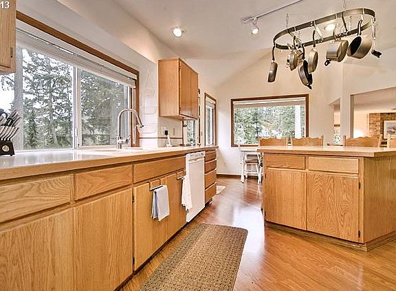 4th image of 1201 SW Brookwood Ave