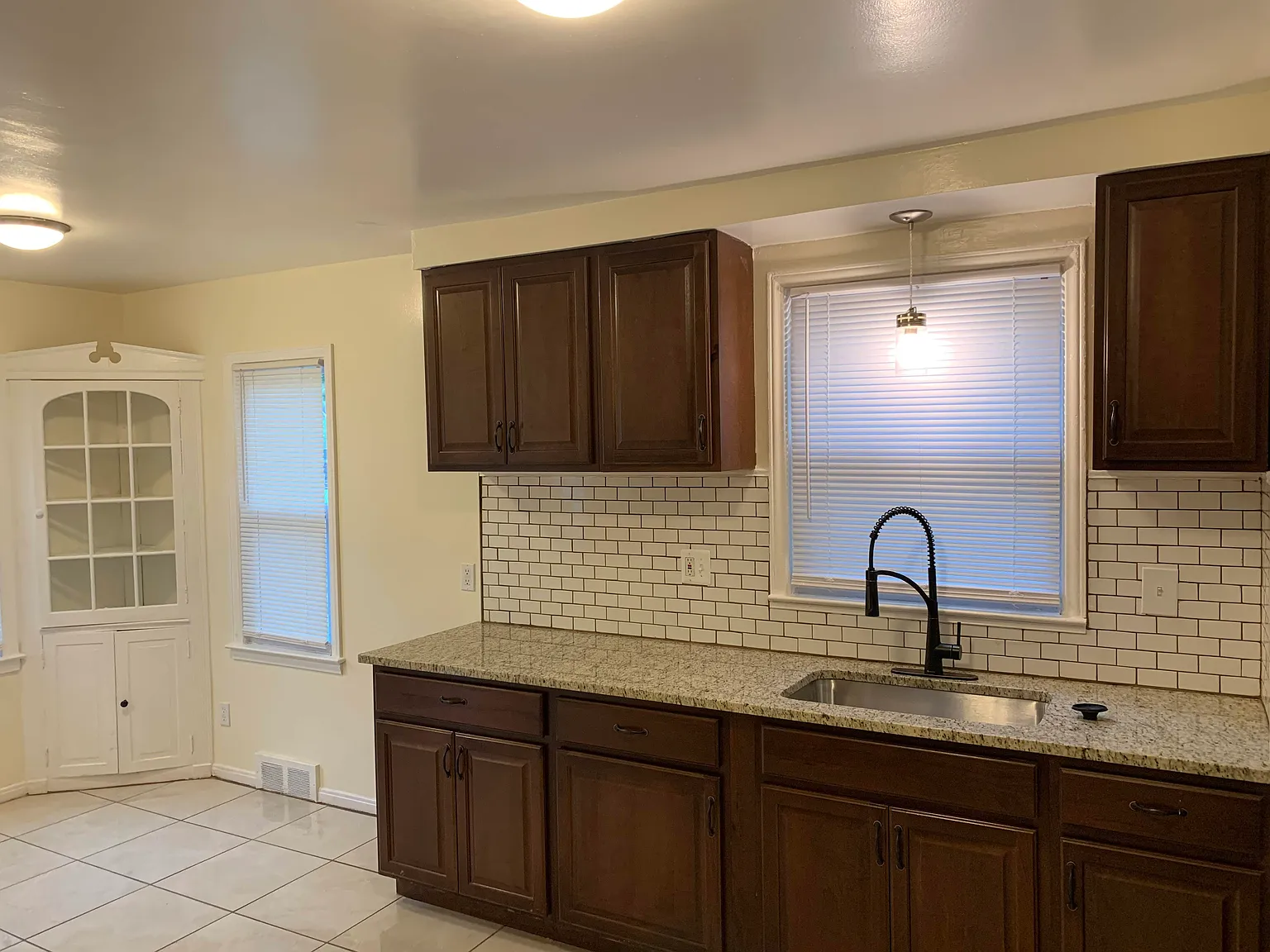 4 bed, 1339 sqft, $1,875 — Photo 4