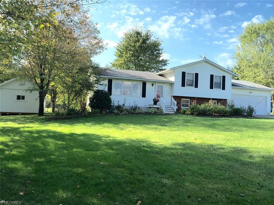 4 LEVEL SPLIT W/4 BDRMS, 3 FULL BATHS, BASEMENT
