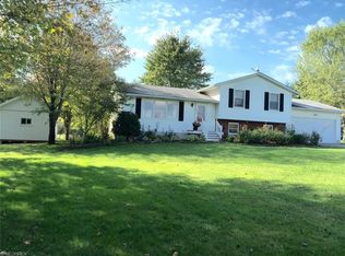 12900 Greenbrier Dr, Chardon, OH 44024