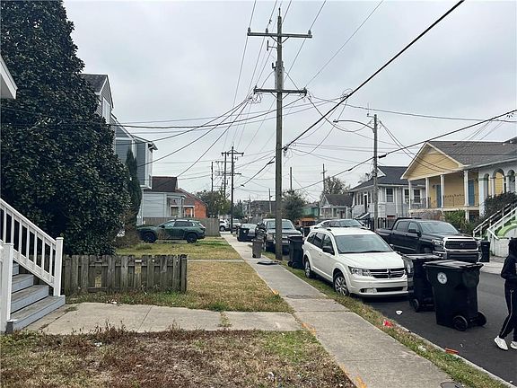 5th image of 2433 Amelia St
