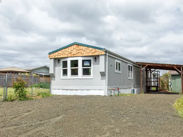 710 SE Meadowood Dr, Winston, OR 97496