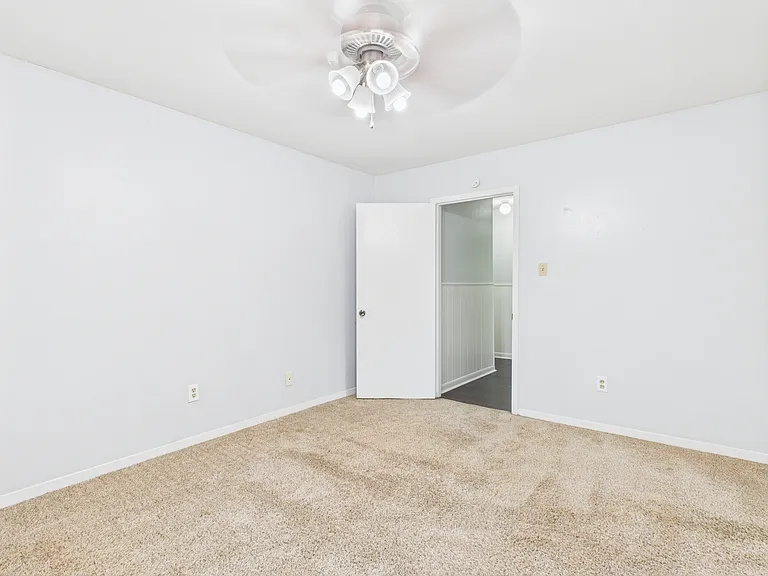 1402 Village Dr — Photo 26