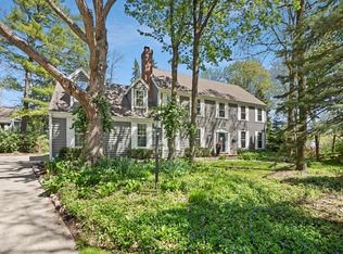 2090 S Cherrywood Ct, New Berlin, WI 53151