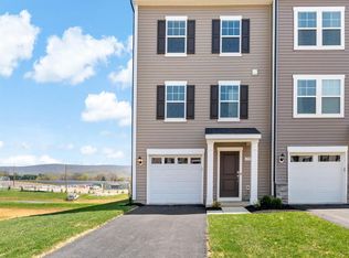 135 Armistead Pl, Charles Town, WV 25414