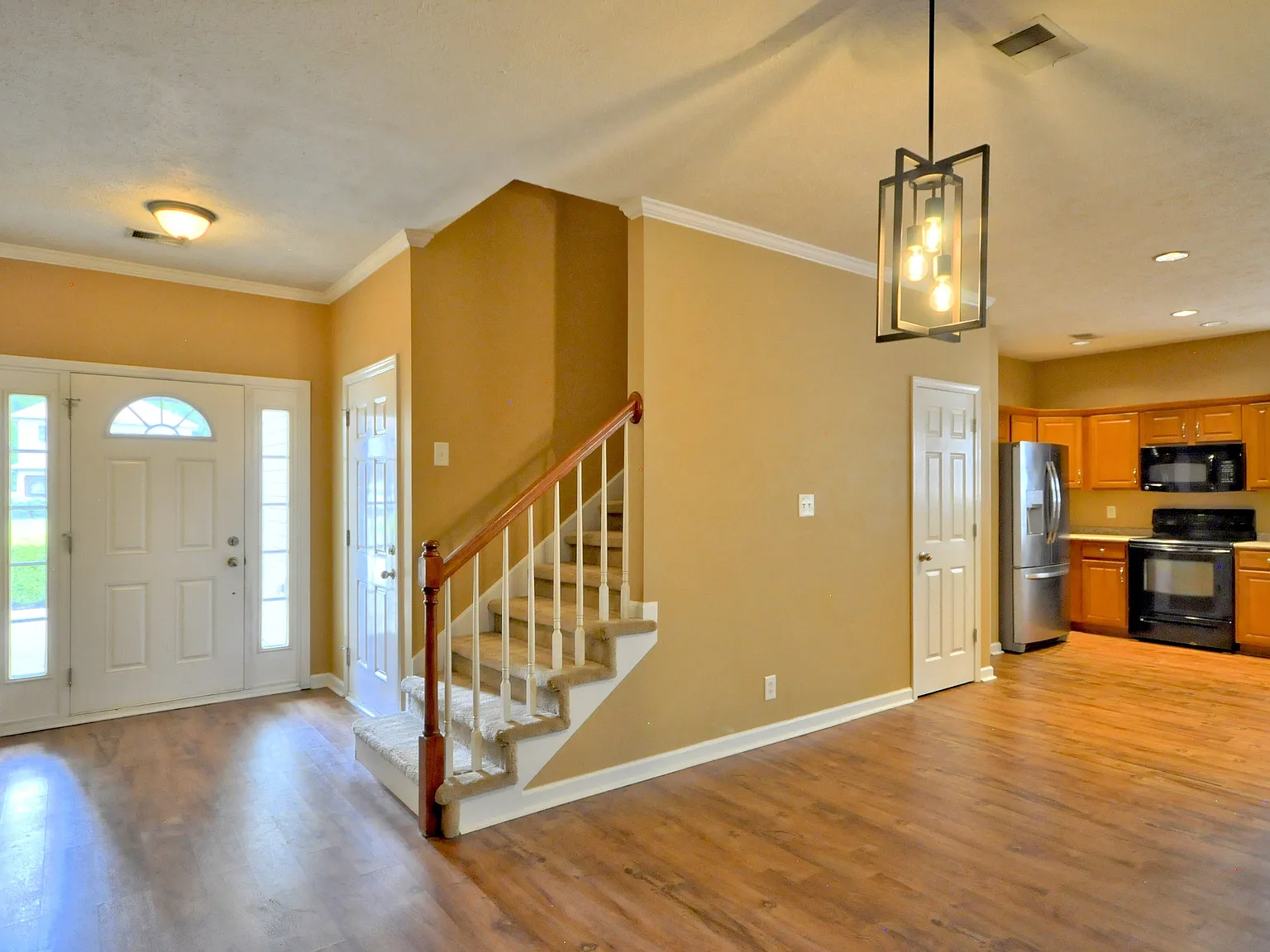 2 bed, 1650 sqft, $1,725 — Photo 2