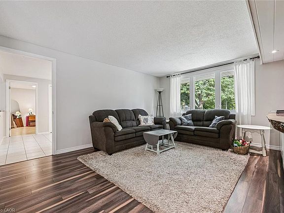 4th image of 8 Berkley Pl
