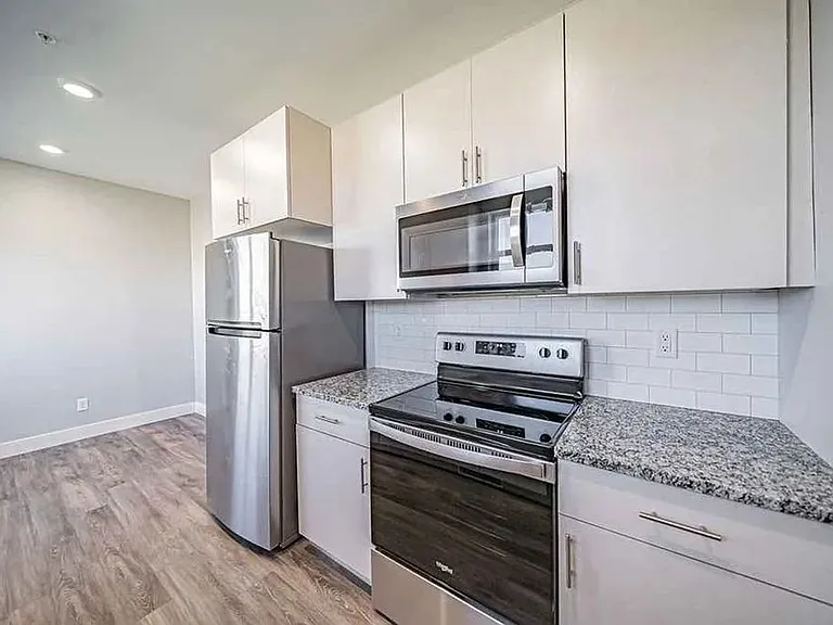 676 Carlow Dr — Photo 10