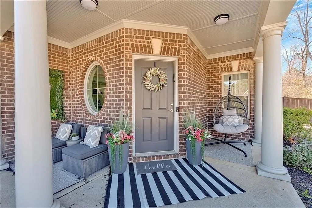 5 bed, 3490 sqft, $4,190 — Photo 3