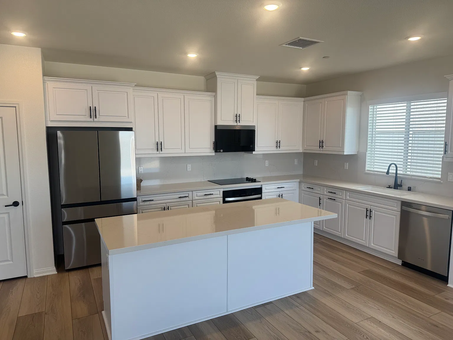 4 bed, 1900 sqft, $1,000 — Photo 4
