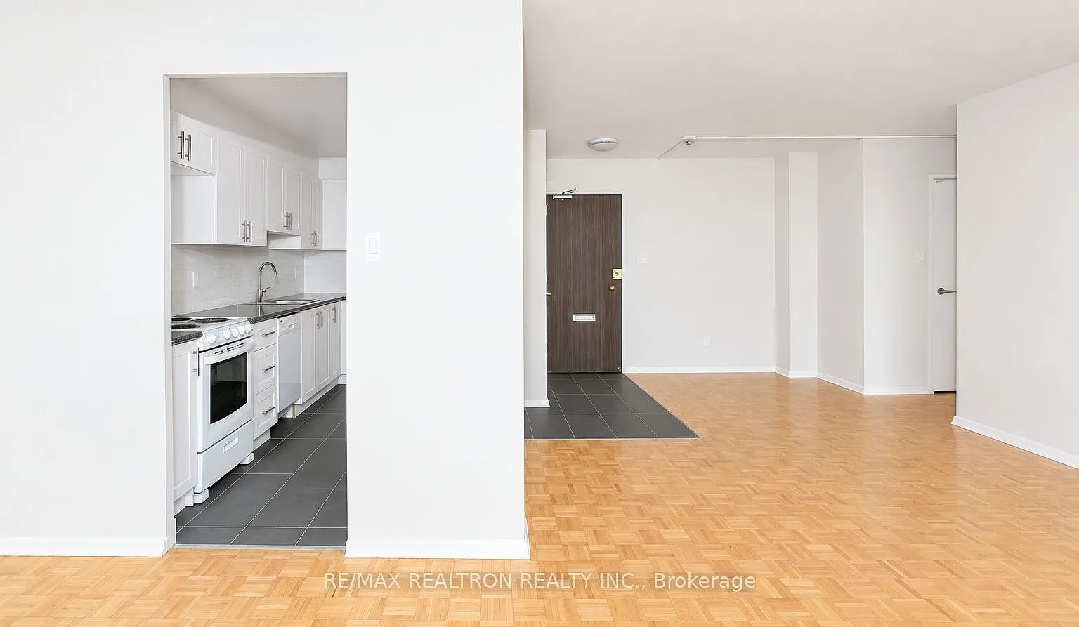 6200 Bathurst St — Photo 4