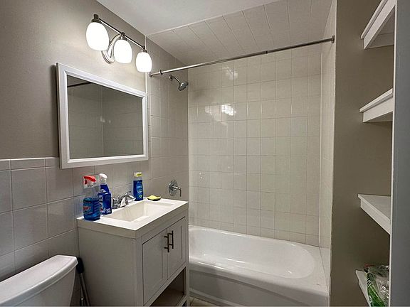 3rd image of 2122 S Ashland Ave APT 3
