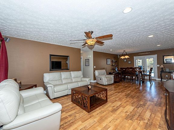 5th image of 837 Chariot Dr