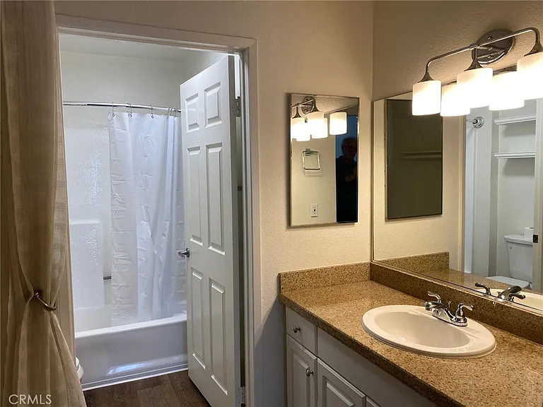 5520 Owensmouth Ave #103 — Photo 15
