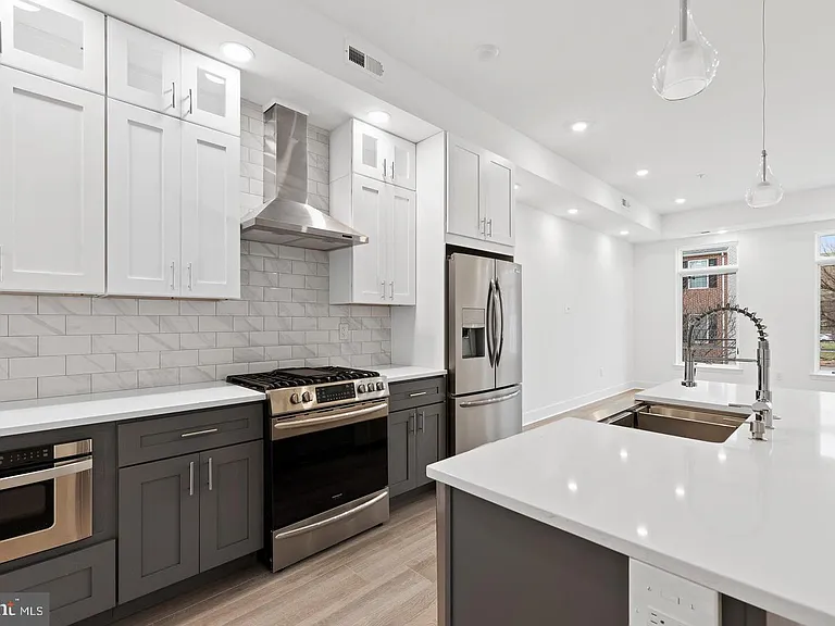 1335 N Franklin St #2 — Photo 2
