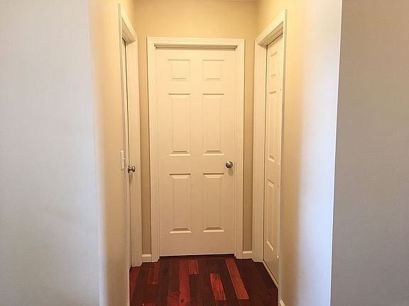 4th image of 2870 Southside Dr