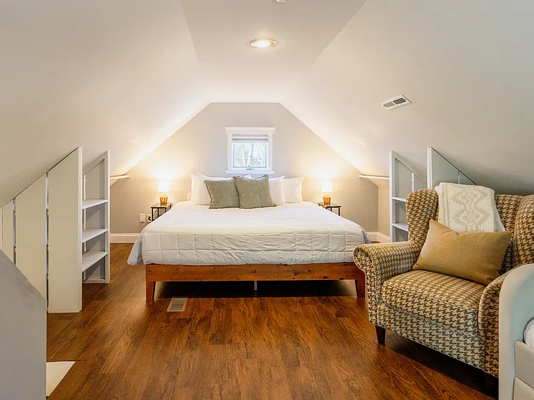 429 Jackson Ave — Photo 7