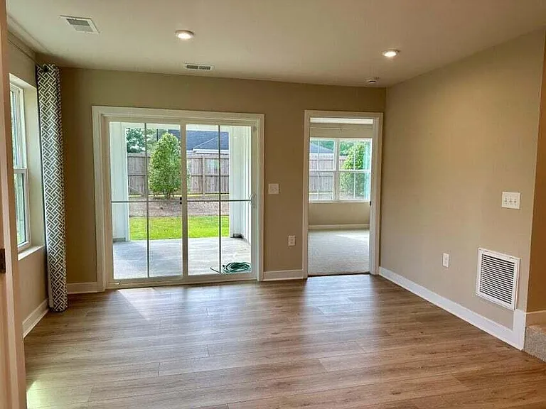 107 Oxbow Dr — Photo 6