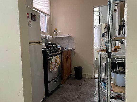 5th image of 621 W 138th St #2B