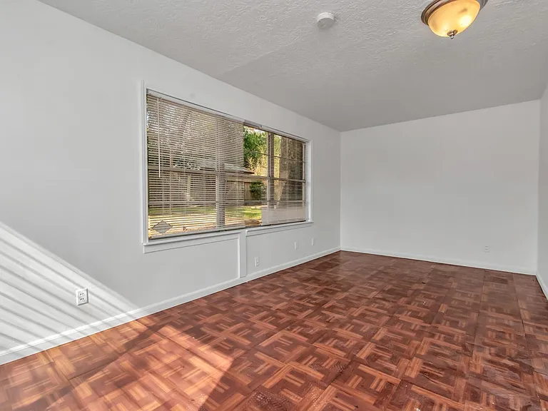 602 Everett St — Photo 36