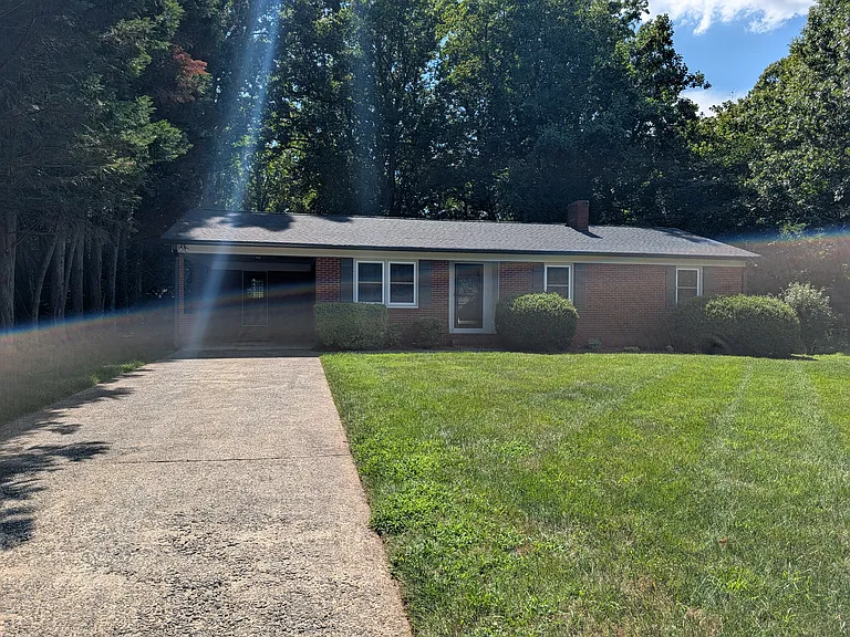 103 Abingdon Cir — Photo 2