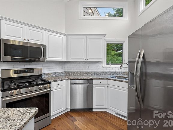 5th image of 14527 Waterside Dr