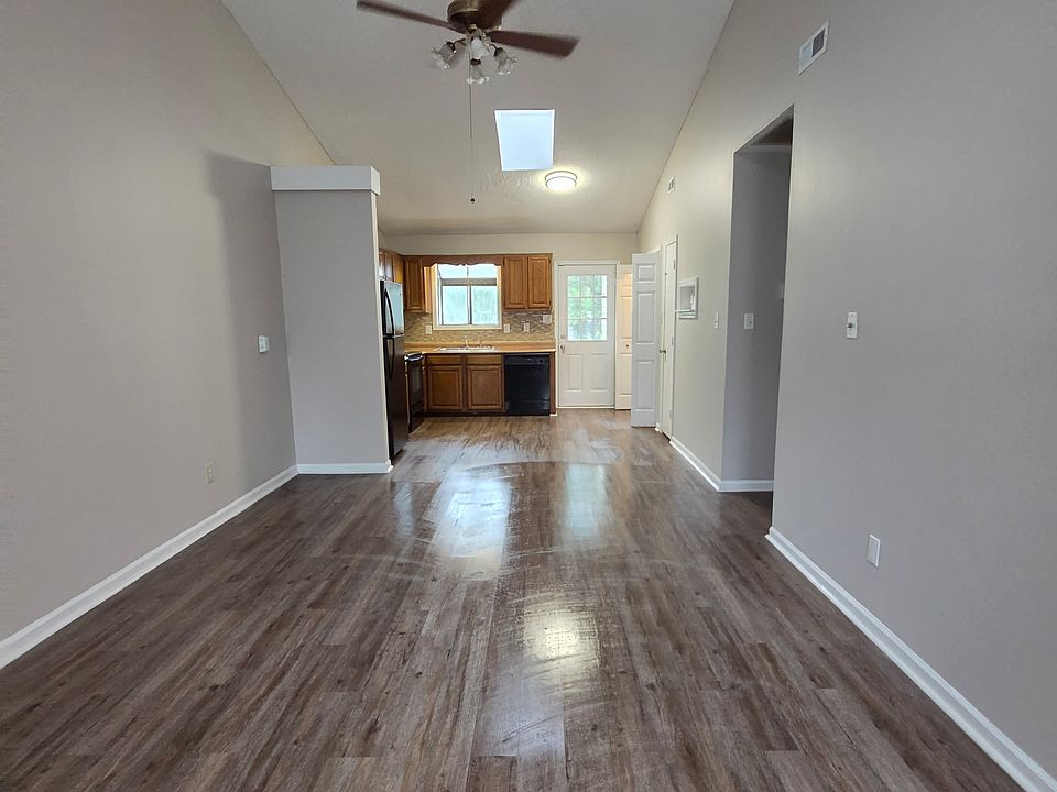 1st image of 109 Garden Pl