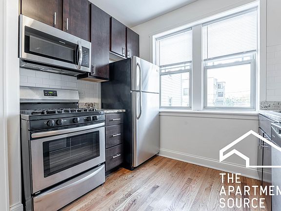 4th image of 2722 W Farragut Ave #1R