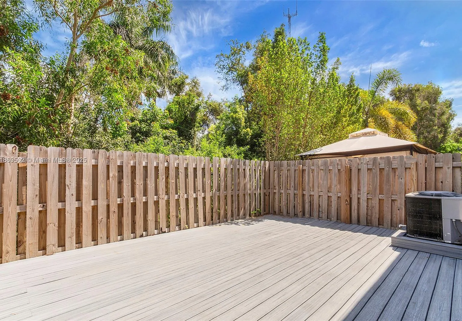 3 bed, 2.5 bath, 1524 sqft, $3,200 — Photo 2