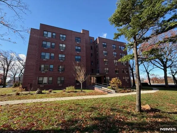 3011 Edwin Ave APT 3B, Fort Lee, NJ 07024
