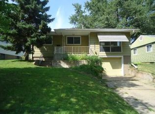 1604 14th Ave SW, Cedar Rapids, IA 52404