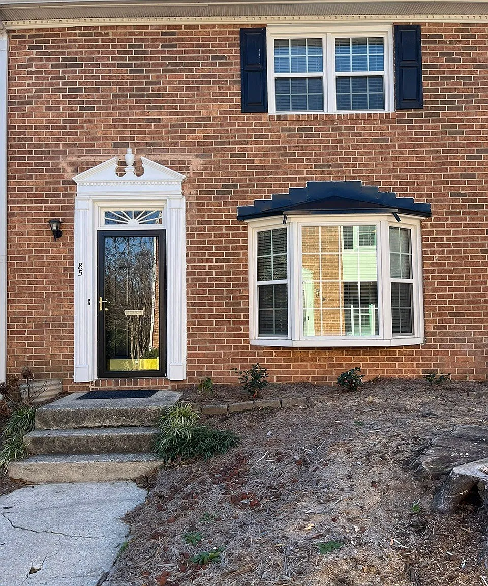 2 bed, 1.5 bath, 1342 sqft, $2,325 — Photo 2