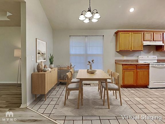 3rd image of 674 N Jonathan Ave