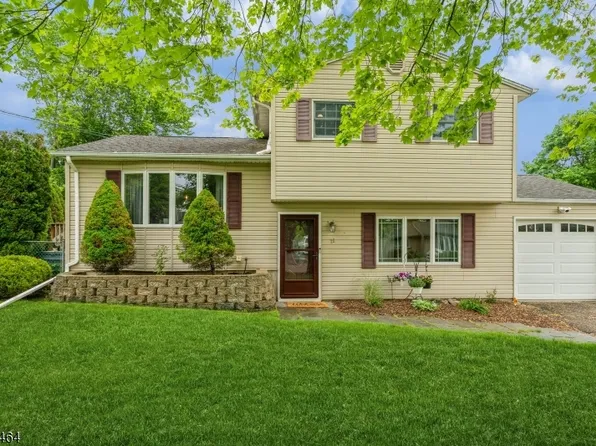 11 Young Dr, Stanhope Boro, NJ 07874