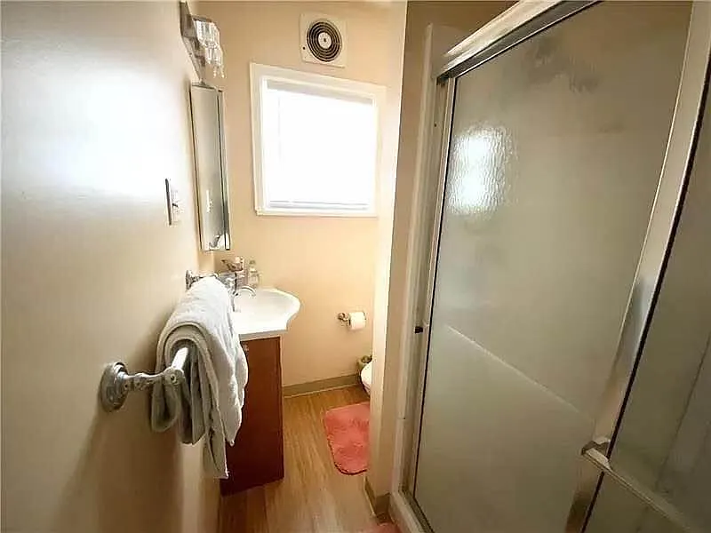 2 bed, 1000 sqft, $1,050 — Photo 3