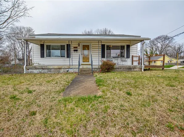 1002 Merritt Dr, Greensboro, NC 27407