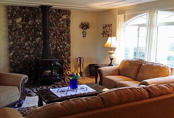 5th image of 4722 44th St E