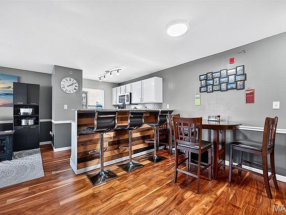 3rd image of 823 Saravalle Dr