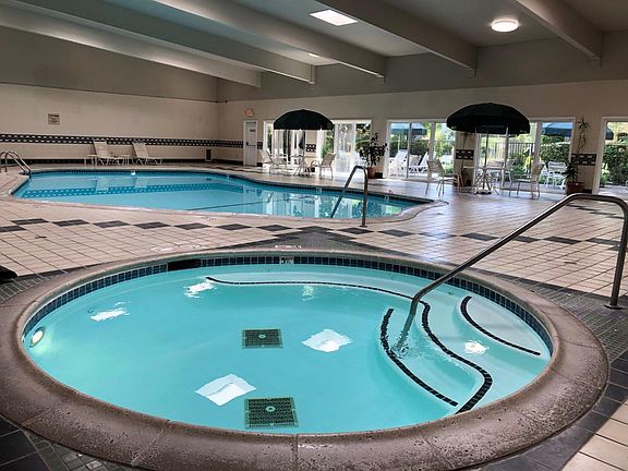 3rd image of 275 Tradewinds Dr APT 15