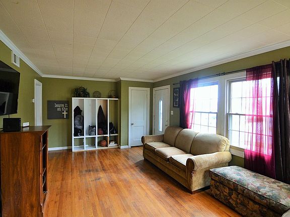3rd image of 453 W Orchard Ave