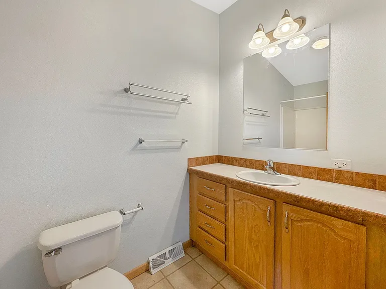 711 Clark Street Duplex — Photo 34