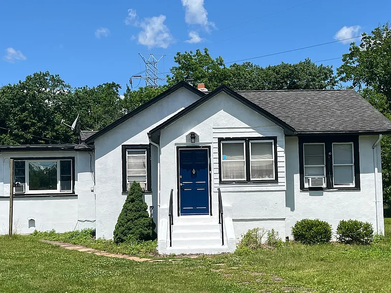 78 School St — Photo 13