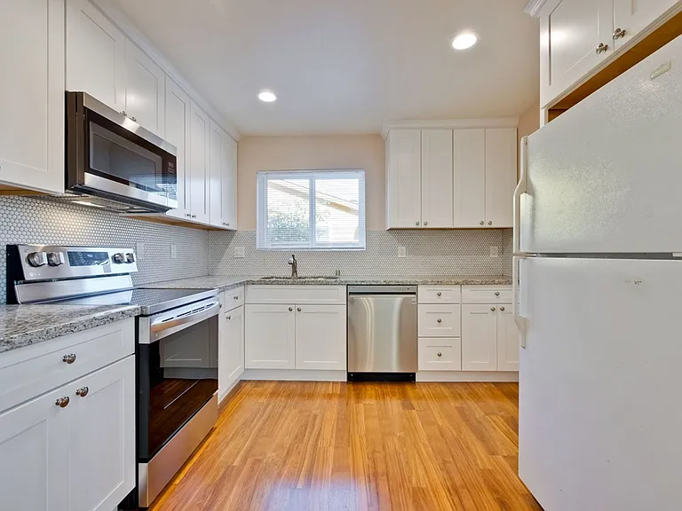 1425 Sunshadow Ln — Photo 15
